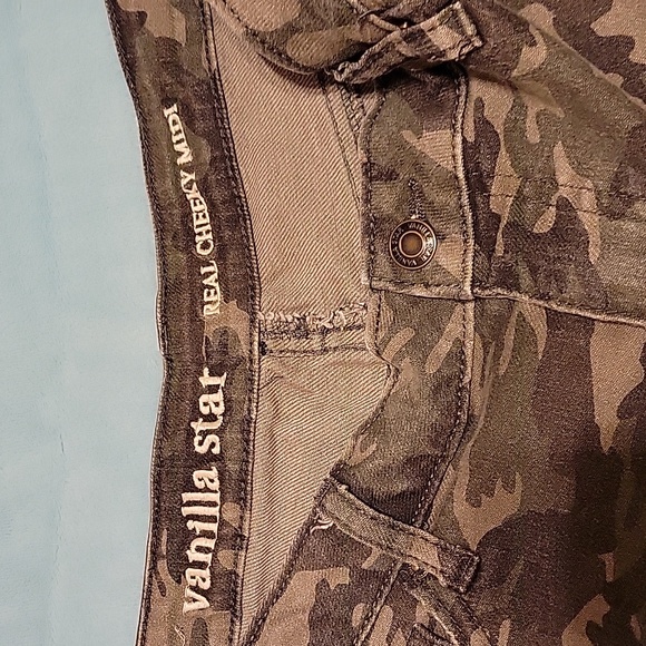 Vanilla Star camo shorts size 13 AND Zenana red halter top size 2X BUNDLE - Picture 2 of 7